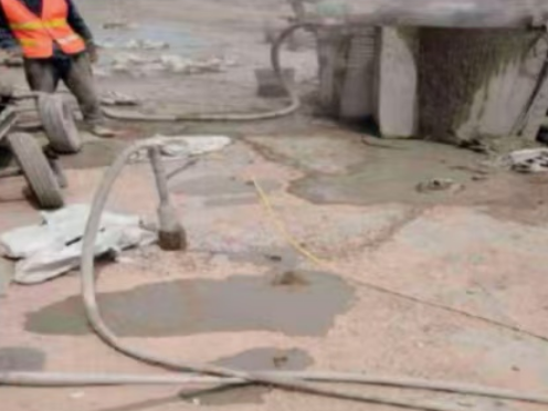 延吉水泥混凝土路面板底注浆技术 路面脱空注浆整治方案